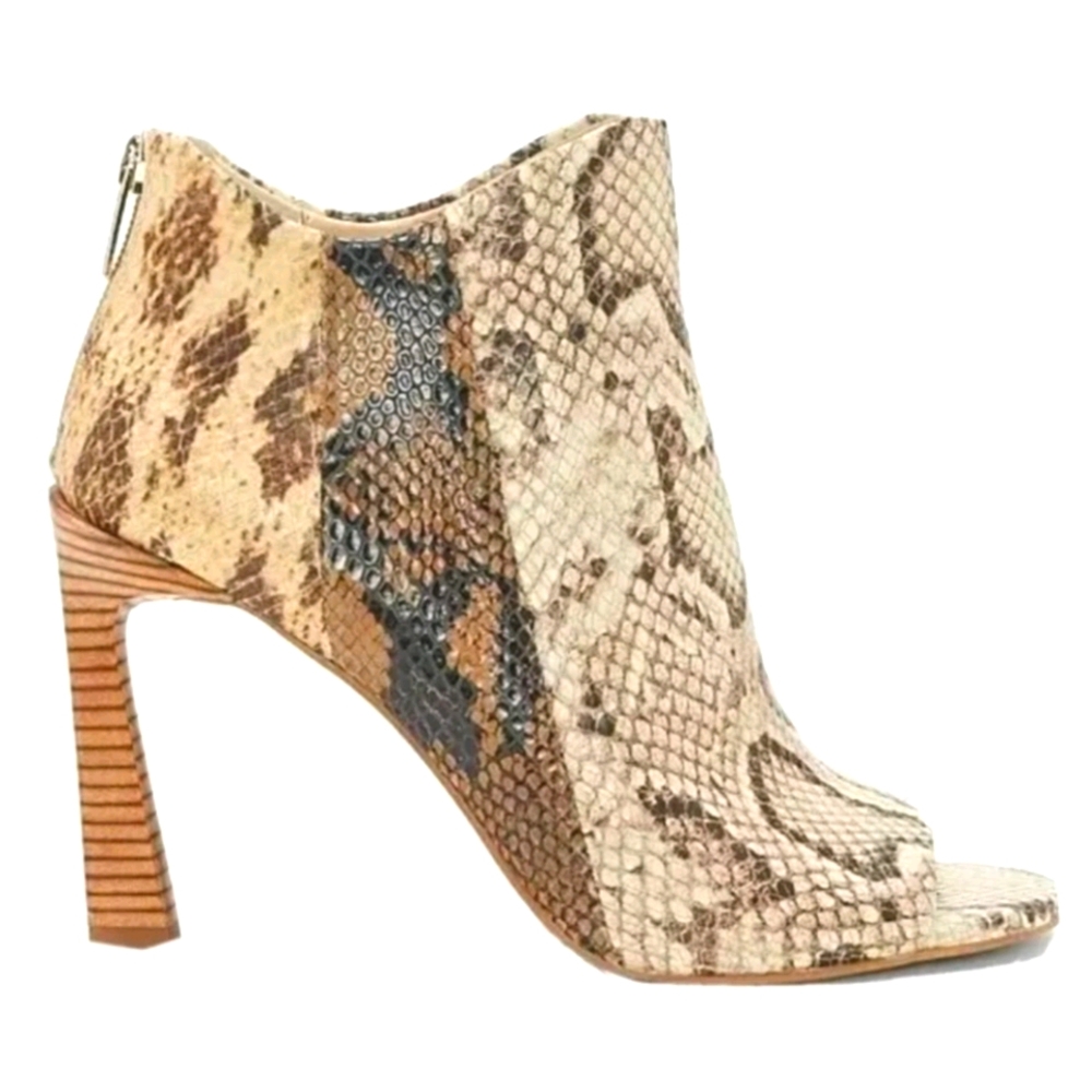 Vince Camuto ARITZIANA COLORBLOCKED BOOTIE